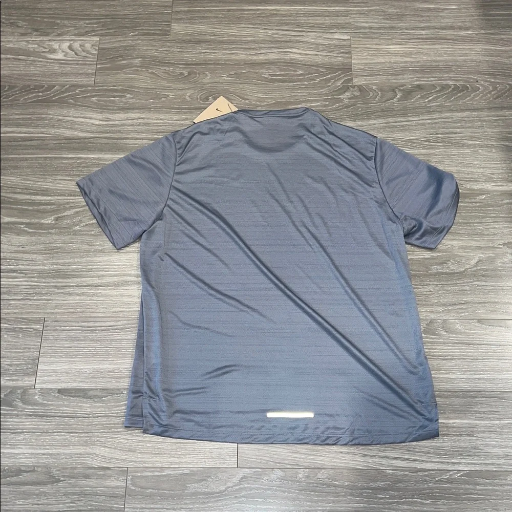 Nike Men's Charcoal Gray Short Sleeve Tee